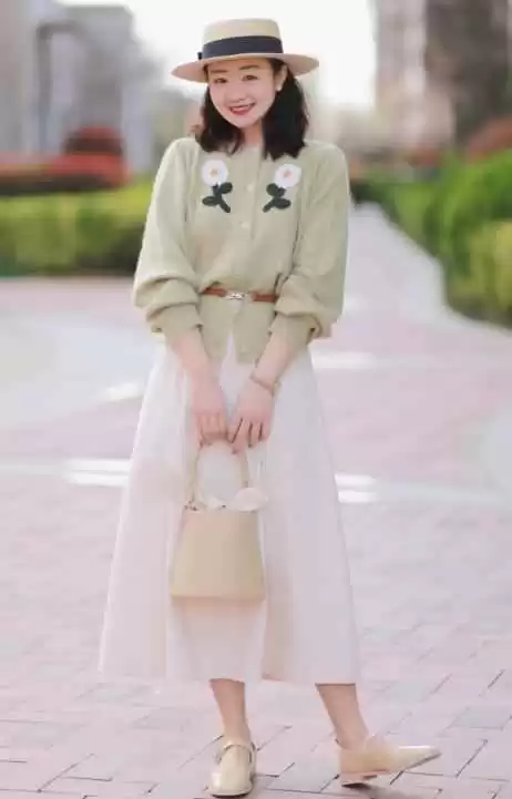 微胖女孩入秋穿搭指南:3个实用思路遮肉又时髦