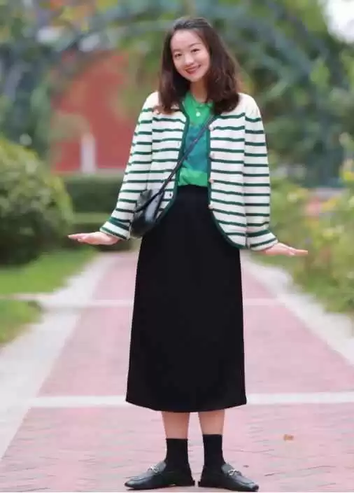 微胖女孩入秋穿搭指南:3个实用思路遮肉又时髦