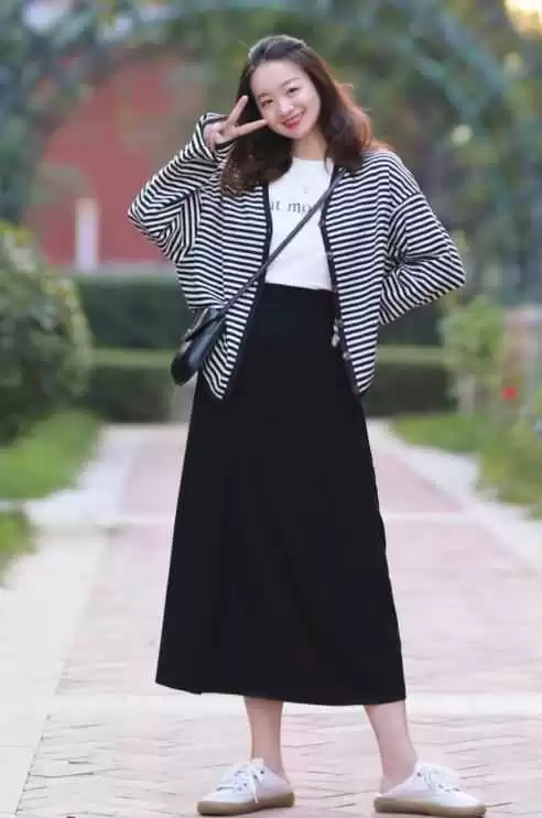 微胖女孩入秋穿搭指南:3个实用思路遮肉又时髦