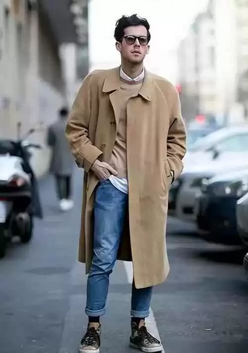 中老年男士冬季穿搭秘诀:戴帽与亮色衣的年轻魔法