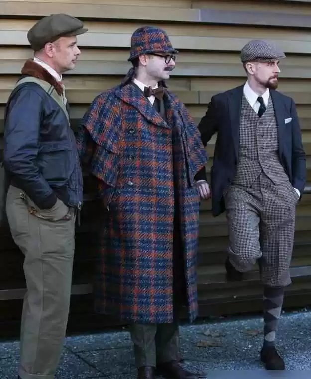 中老年男士冬季穿搭秘诀:戴帽与亮色衣的年轻魔法