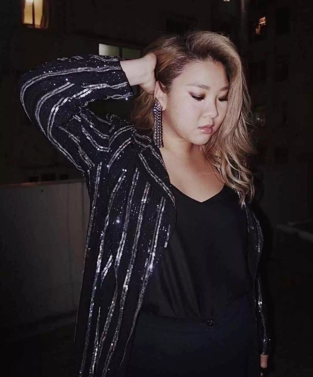 180斤胖子穿衣搭配秘诀:郑欣宜示范丰满身材如何穿出性感