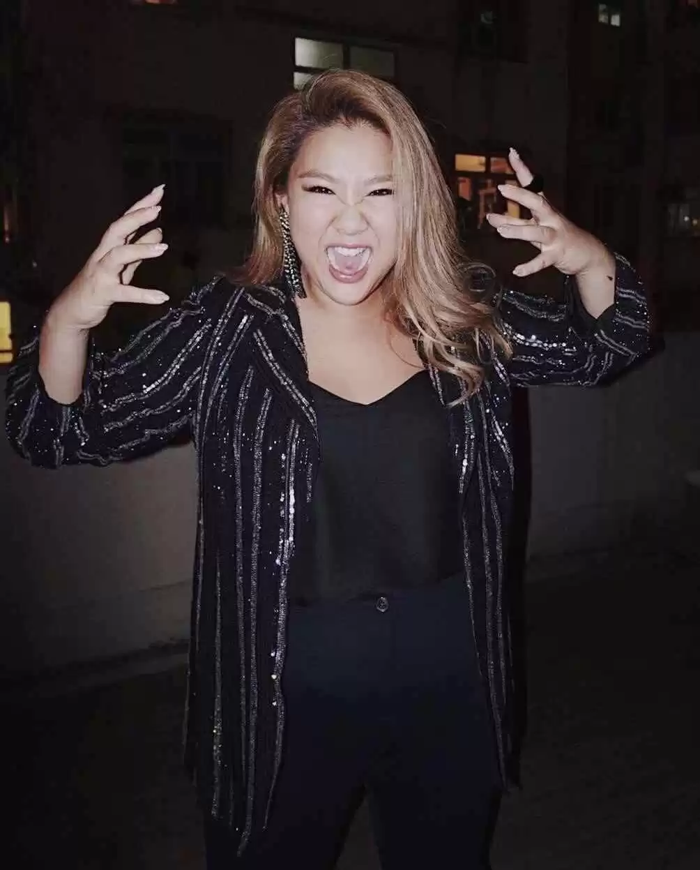 180斤胖子穿衣搭配秘诀:郑欣宜示范丰满身材如何穿出性感