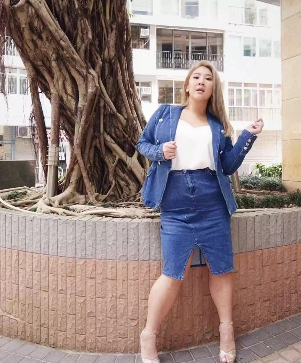 180斤胖子穿衣搭配秘诀:郑欣宜示范丰满身材如何穿出性感