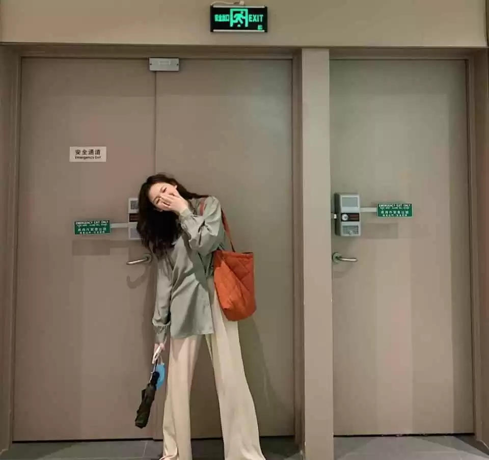 气质女人穿搭秘籍:十款洋气减龄搭配指南