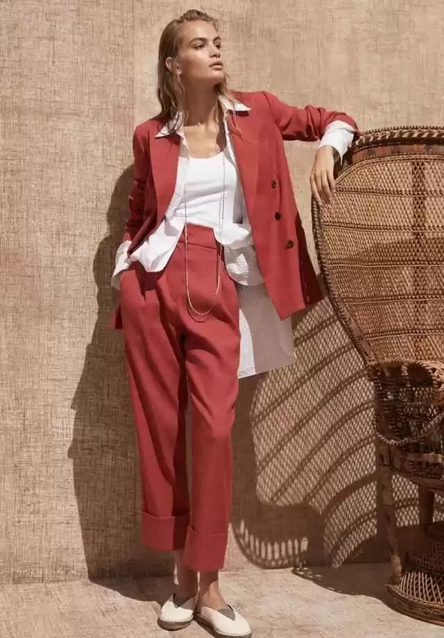 2023职场穿搭秘籍:优雅女性的混搭技巧,轻松穿出得体自信