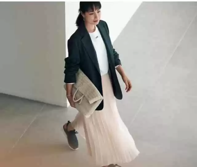 2023职场穿搭秘籍:优雅女性的混搭技巧,轻松穿出得体自信