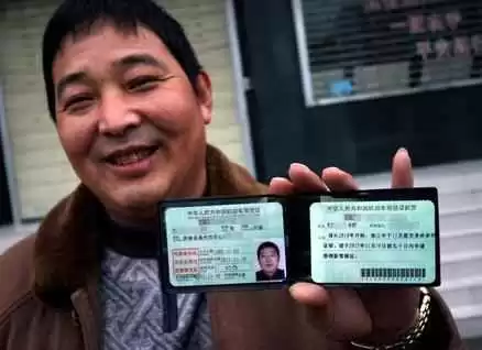 学驾照穿衣搭配指南:驾驶证照片要求全解析 学驾照穿衣搭配指南:驾驶证照片要求全解析