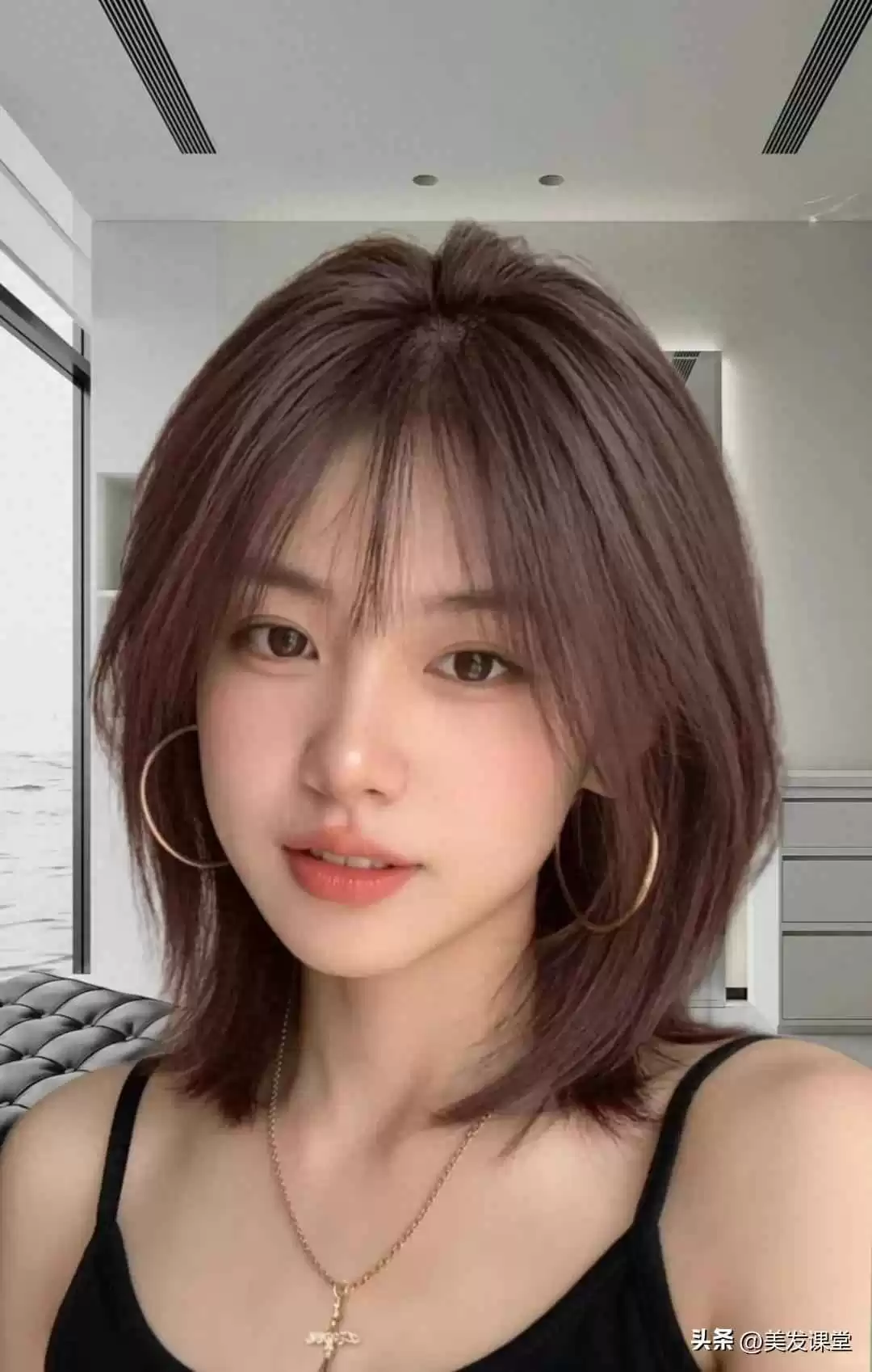 小脸女生必备发型指南:两款超显脸小短发,时髦减龄氛围感拉满