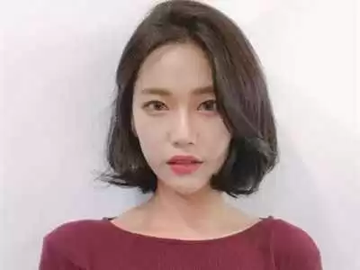 小脸女生必备发型指南:两款超显脸小短发,时髦减龄氛围感拉满