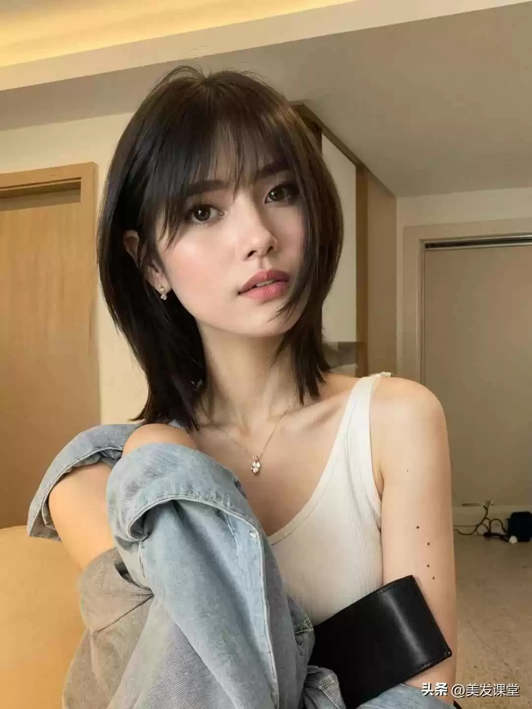 小脸女生必备发型指南:两款超显脸小短发,时髦减龄氛围感拉满