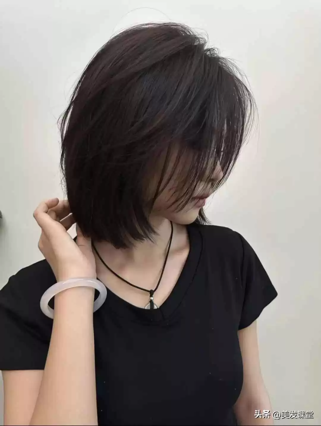 小脸女生必备发型指南:两款超显脸小短发,时髦减龄氛围感拉满