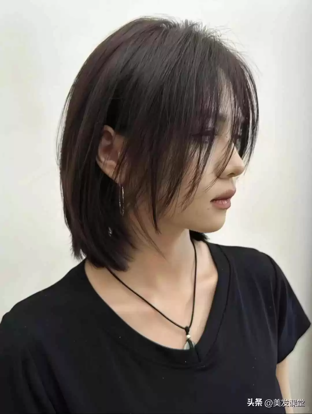 小脸女生必备发型指南:两款超显脸小短发,时髦减龄氛围感拉满