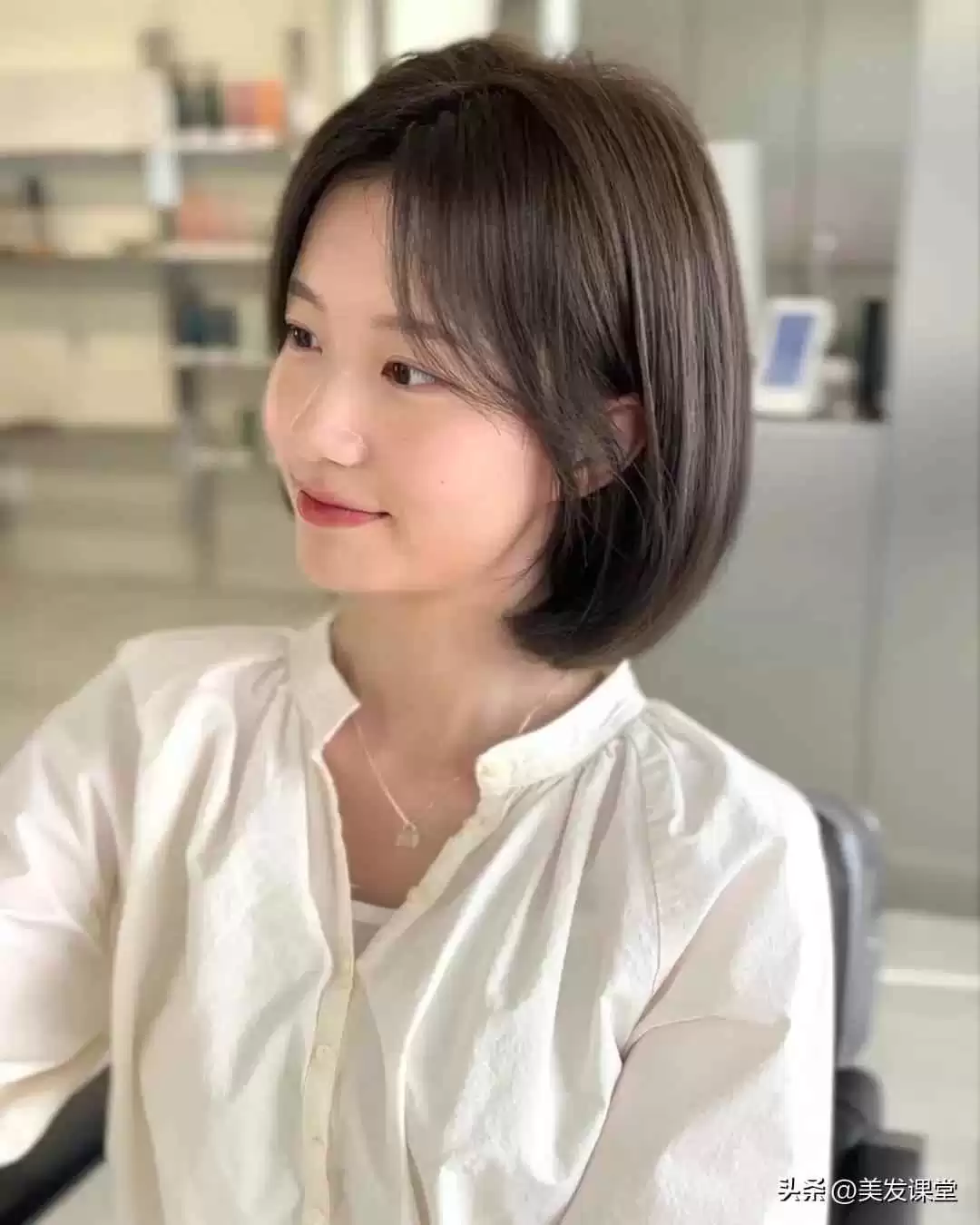 小脸女生必备发型指南:两款超显脸小短发,时髦减龄氛围感拉满