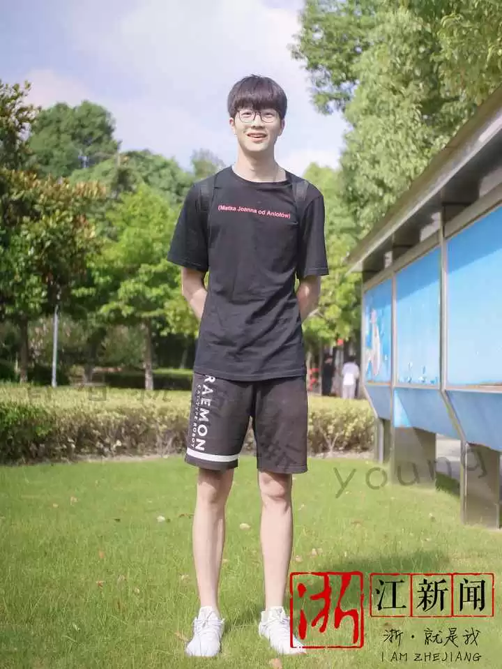 温州秋季穿衣搭配 街拍|乱穿衣的季节,最会搭配的你