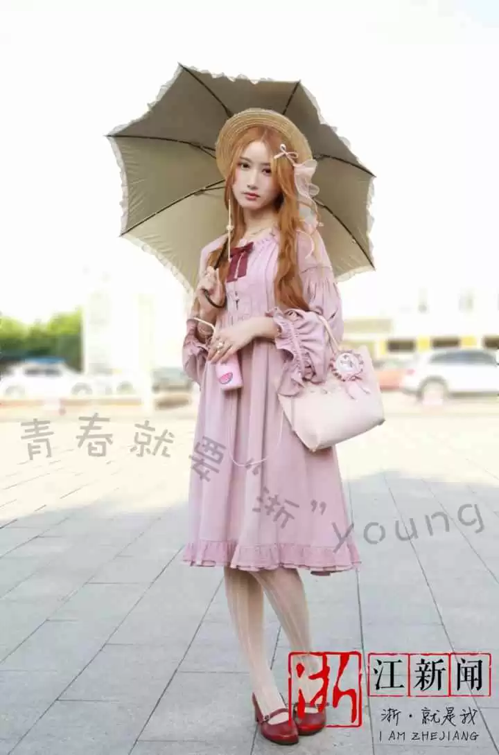 温州秋季穿衣搭配 街拍|乱穿衣的季节,最会搭配的你