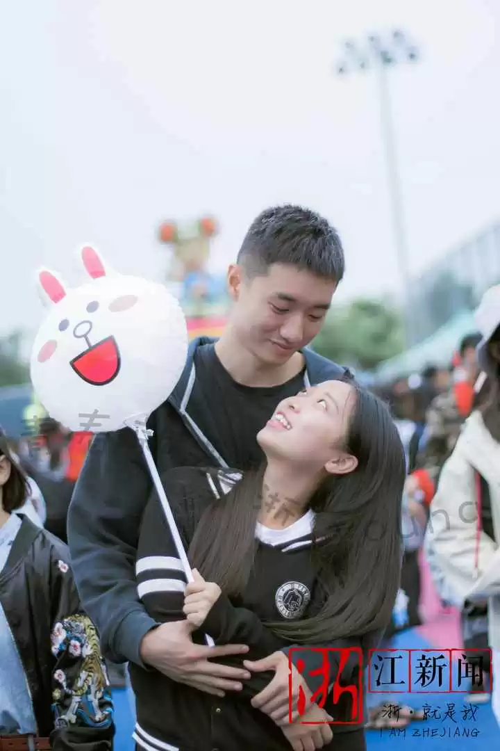 温州秋季穿衣搭配 街拍|乱穿衣的季节,最会搭配的你