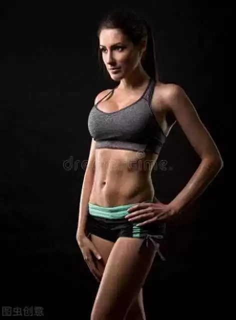 扁平臀穿衣搭配指南：5个练臀动作改善臀部扁平下垂，塑造饱满翘臀