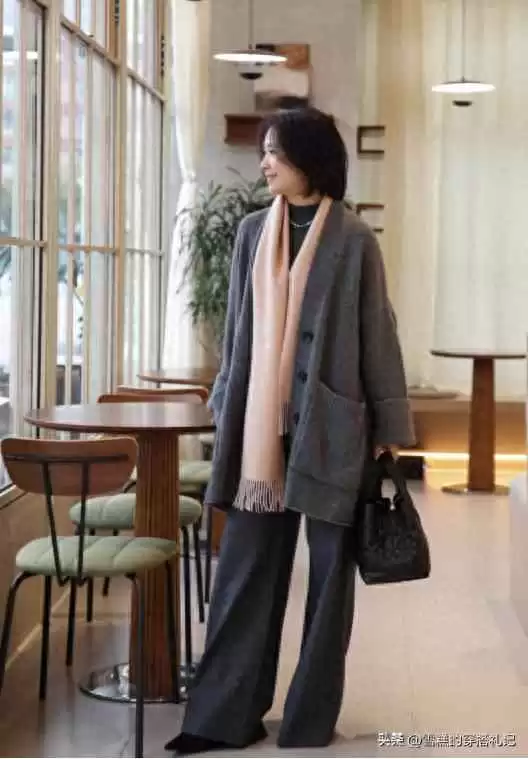 大骨架女生穿搭秘籍:大衣+阔腿裤,中年女性的高级显瘦指南 大骨架女生穿搭秘籍:大衣+阔腿裤,中年女性的高级显瘦指南