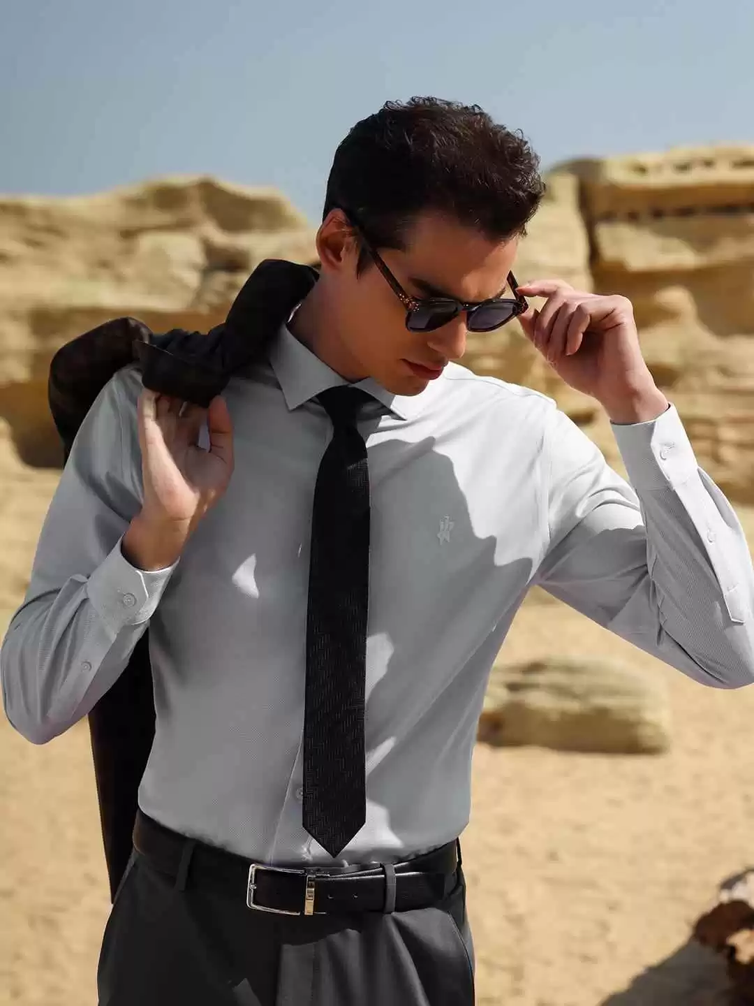 精英男士穿搭秘籍:从余承东的着装解码商业领袖的隐性奢华