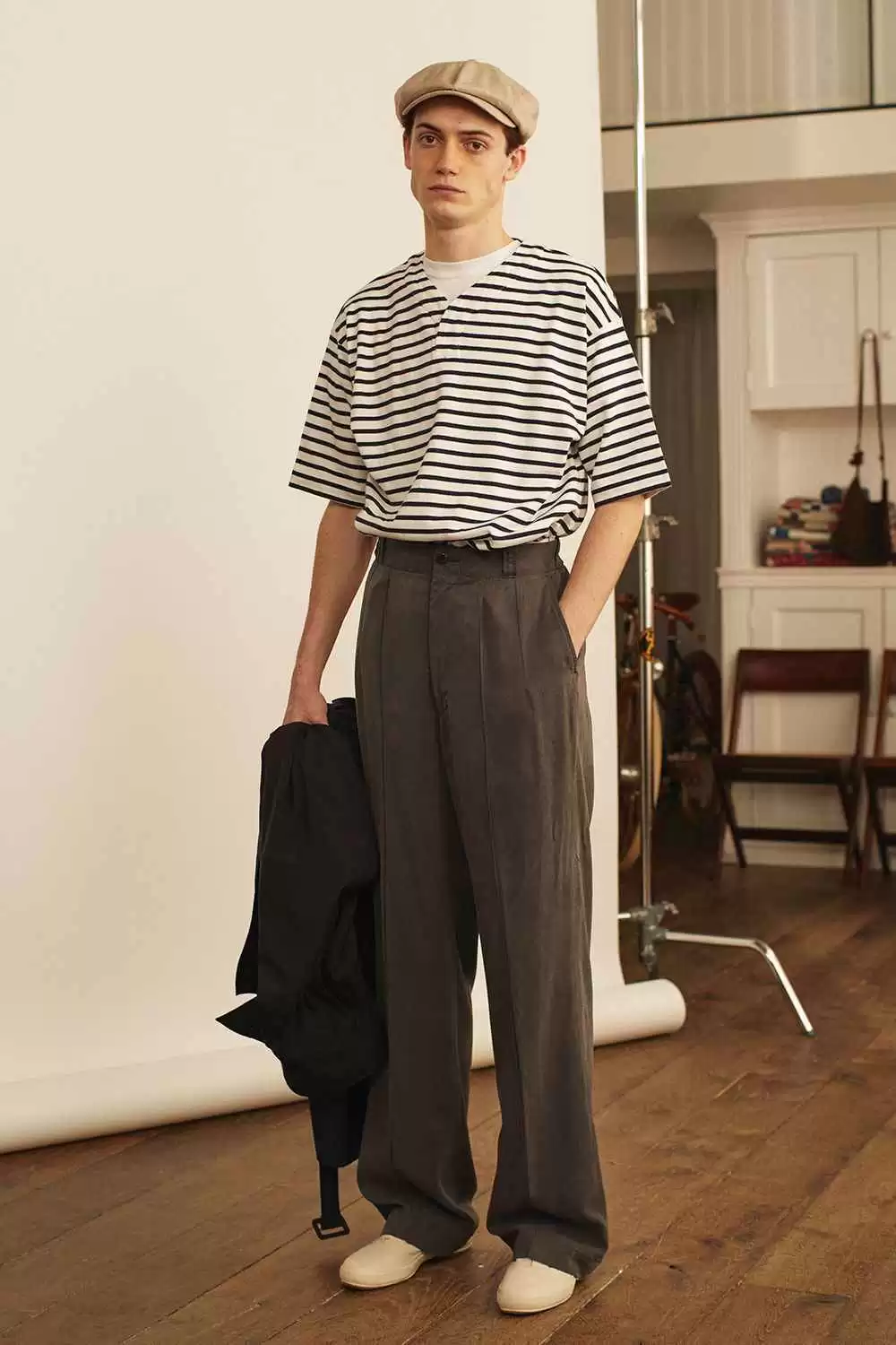 高瘦男生穿搭秘籍:3款衣服让你告别单薄,秒变型男