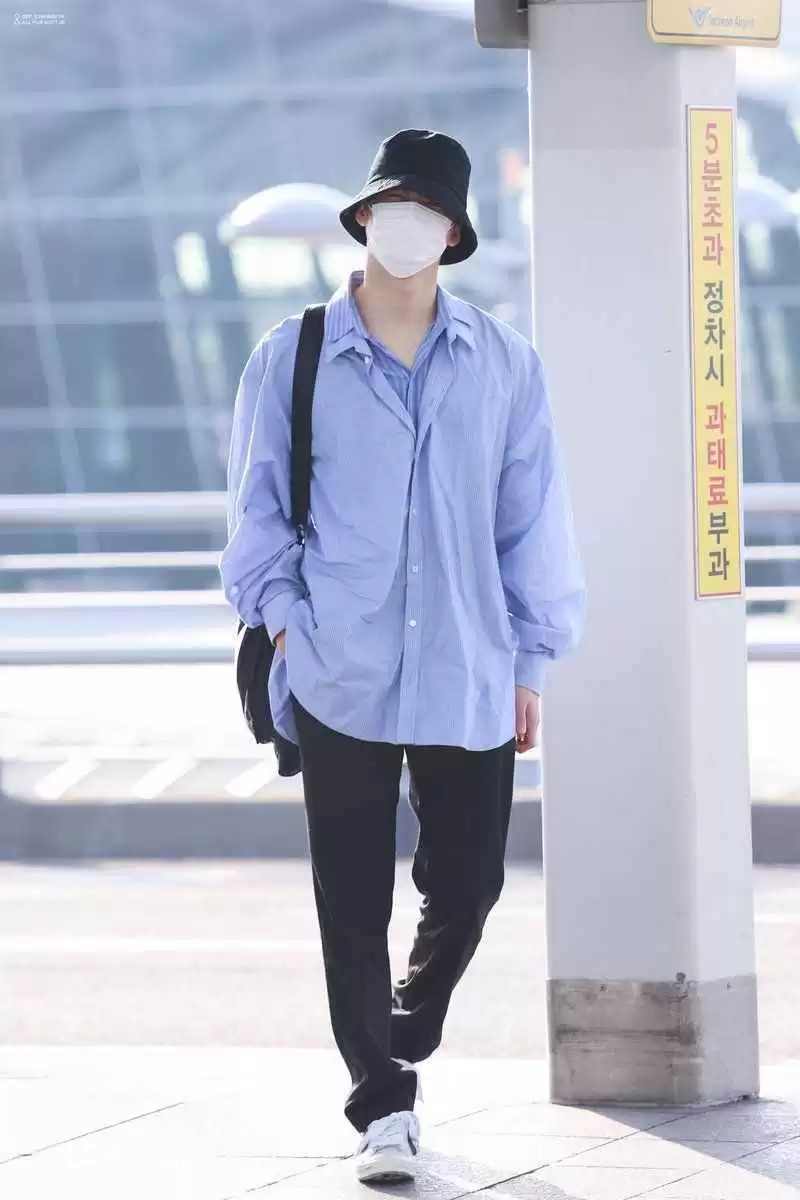 高瘦男生穿搭秘籍:3款衣服让你告别单薄,秒变型男