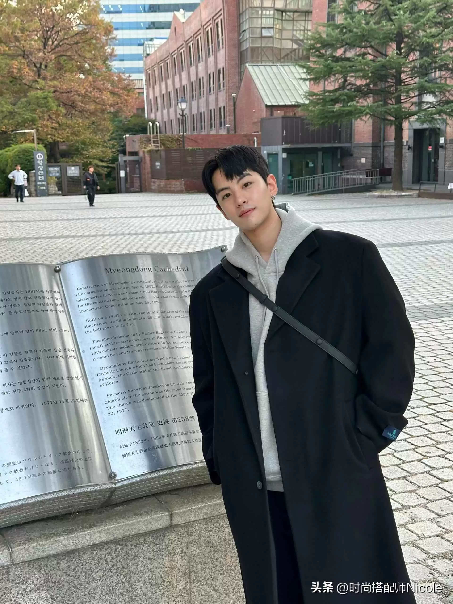 日韩休闲男穿搭指南:上海青岛韩国男人的黑白灰造型,韩剧感爆棚!