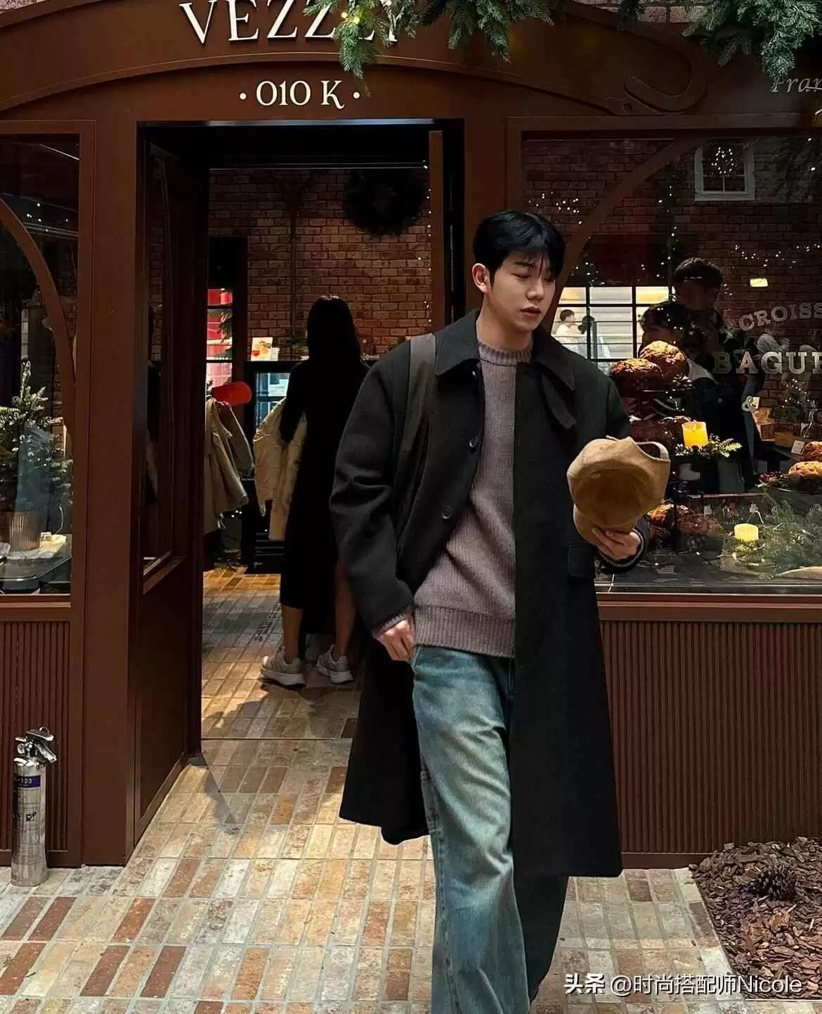 日韩休闲男穿搭指南:上海青岛韩国男人的黑白灰造型,韩剧感爆棚!