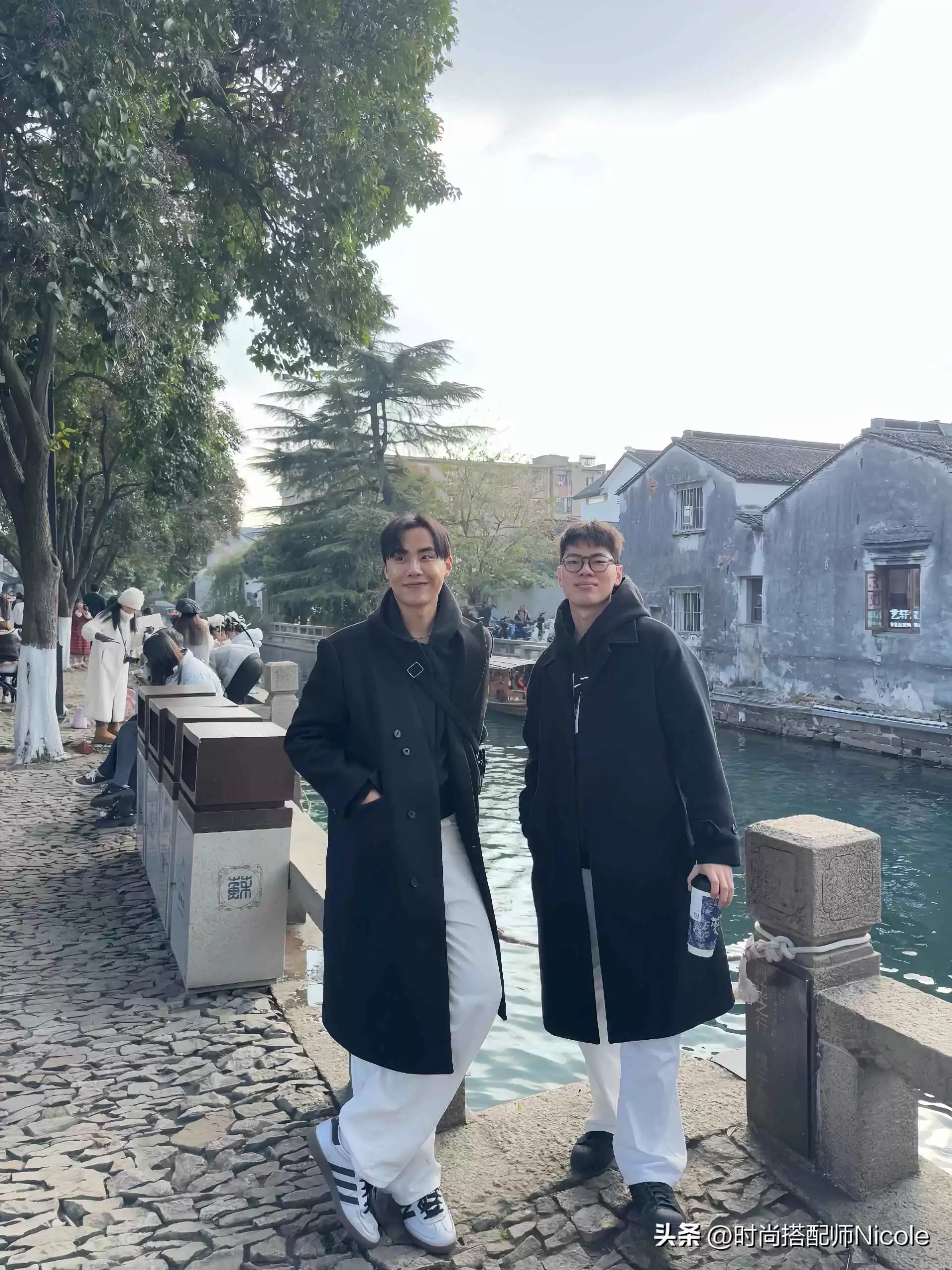 日韩休闲男穿搭指南:上海青岛韩国男人的黑白灰造型,韩剧感爆棚!