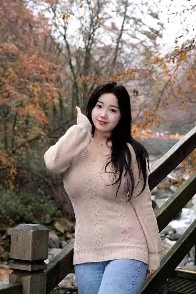 微胖女生夏天穿搭攻略：有肉身材也能自信出街！