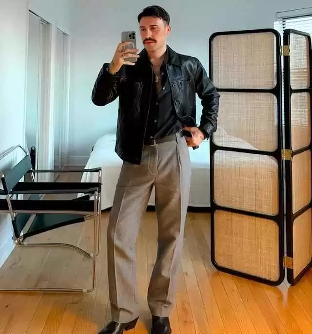 40岁男人夏季穿搭攻略:皮夹克配休闲裤,轻松穿出帅气成熟范儿