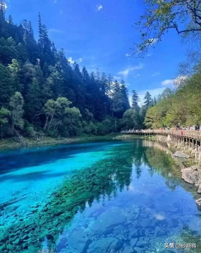 9月旅游穿衣搭配指南:独享秋意新体验!6个早秋旅行地推荐,避开人潮赏最美秋色 9月旅游穿衣搭配指南:独享秋意新体验!6个早秋旅行地推荐,避开人潮赏最美秋色