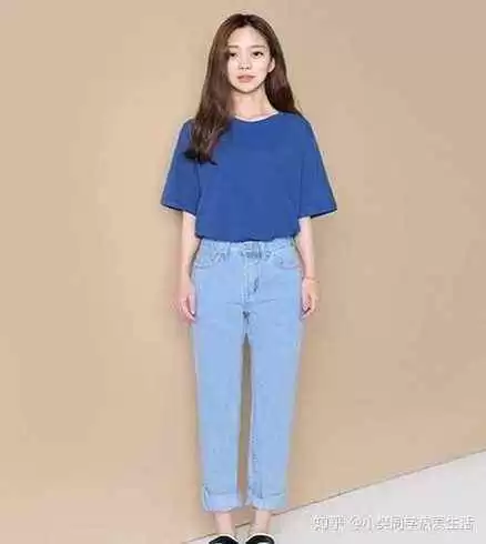 夏季男士穿搭秘籍：浅蓝色牛仔裤搭配指南，秒变潮流博主