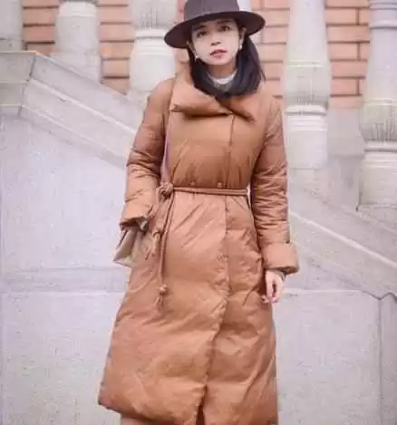 小个子女生冬季穿搭指南：155cm以下必看！短羽绒服+半身长裙，显高保暖又时髦