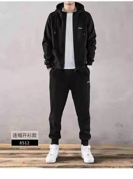 大学生男生冬季穿搭指南:冲锋衣配工装裤,帅气又显年轻 大学生男生冬季穿搭指南:冲锋衣配工装裤,帅气又显年轻