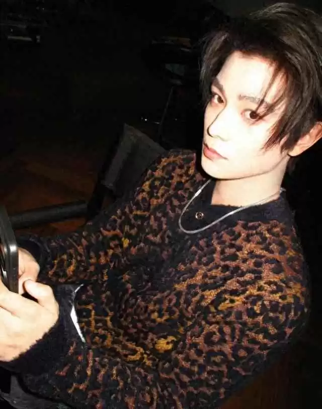 秋冬男生穿搭宝典:跟宋威龙、丁禹兮学私服搭配,秒变时尚达人! 秋冬男生穿搭宝典:跟宋威龙、丁禹兮学私服搭配,秒变时尚达人!