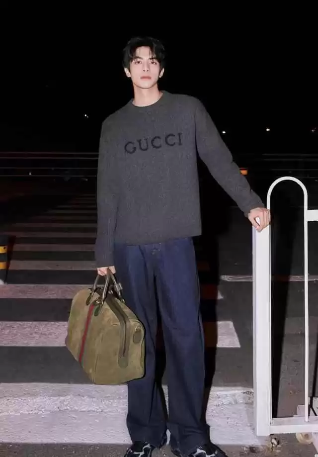 秋冬男生穿搭宝典:跟宋威龙、丁禹兮学私服搭配,秒变时尚达人!