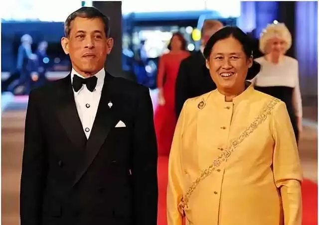 7月欧洲游穿搭灵感:泰王故宫之行,苏提达贝雷帽风格惊艳全场