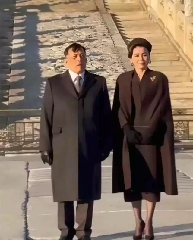 7月欧洲游穿搭灵感:泰王故宫之行,苏提达贝雷帽风格惊艳全场