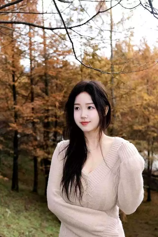 上身胖女生穿搭指南:微胖女孩如何穿出显瘦时尚感