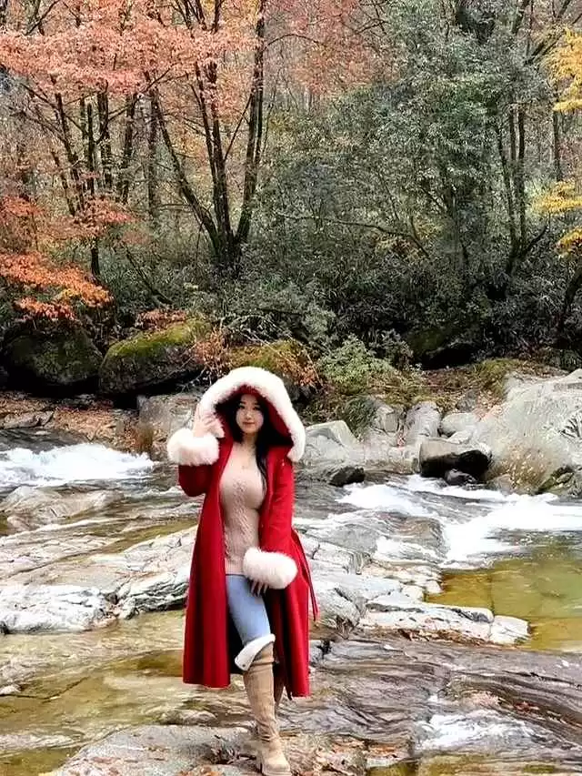 上身胖女生穿搭指南:微胖女孩如何穿出显瘦时尚感