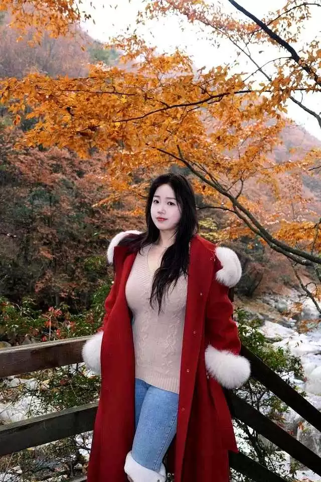 上身胖女生穿搭指南:微胖女孩如何穿出显瘦时尚感