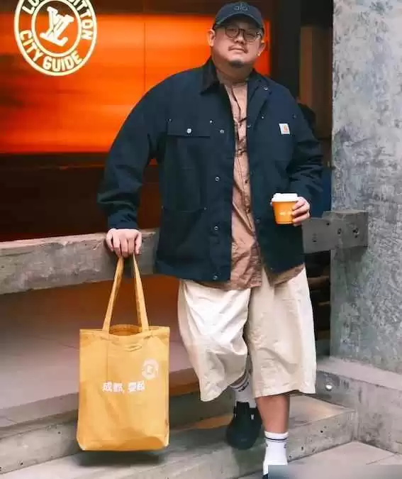 微胖男人穿衣搭配秘籍:看街拍达人如何无视身材穿出型格自信!