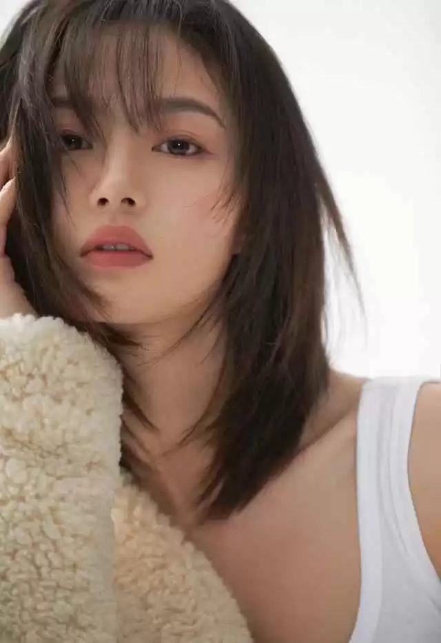 小个子女生短发穿搭宝典:根据脸型选发型,这3款短发显高又时尚