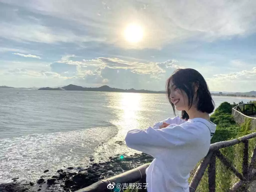 小个子女生短发穿搭宝典:根据脸型选发型,这3款短发显高又时尚