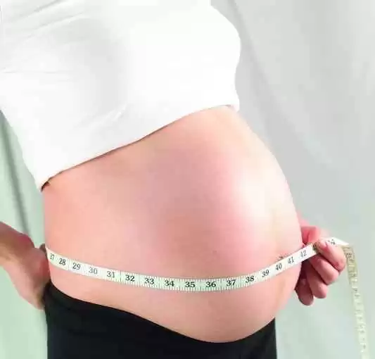 孕期穿搭指南:大肚子女人如何巧打扮穿出自信美?