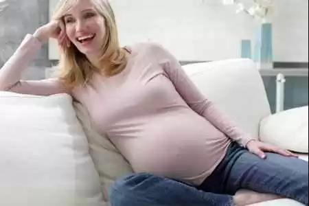 孕期穿搭指南:大肚子女人如何巧打扮穿出自信美?