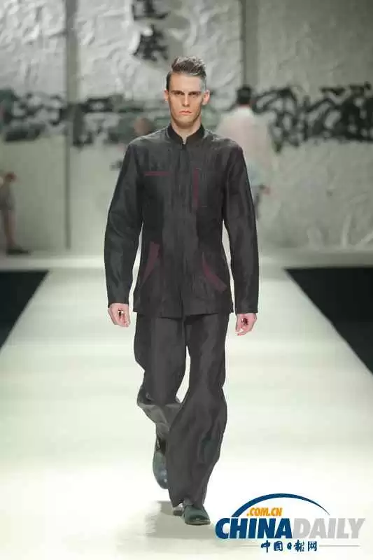 京城爷们儿的体面新选择:解读北京中式男装的复古与新生 京城爷们儿的体面新选择:解读北京中式男装的复古与新生