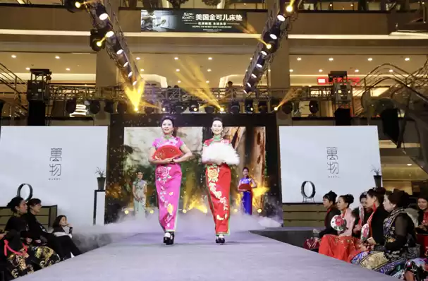 旗袍店不只是卖衣服的地方!这么设计,客人进门就不想走 旗袍店不只是卖衣服的地方!这么设计,客人进门就不想走