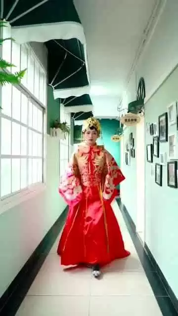 绣罗红妆暖,出阁正当时:一篇说透中式出阁服的选择心经